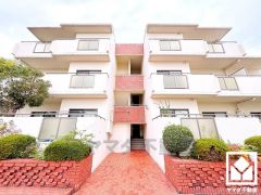 白を基調とした清潔感のある外観。帰るたびに安心感を感じられる佇まい。