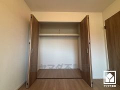 穏やかな暮らしを支える、豊かな収納。大きなクローゼットなので整理整頓しやすいです。