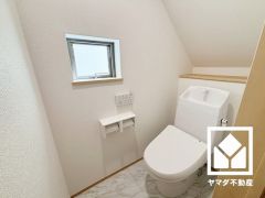 明るく清潔感溢れるトイレです。トイレが1階と2階にあるので、朝の忙しい時間にも混雑せず快適です。