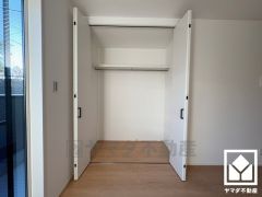 クローゼットは奥行きがあるので、収納力も申し分ありません。