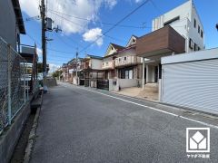 「難波の梅小学校」まで徒歩7分。低学年のお子様も安心して通学していただけます。