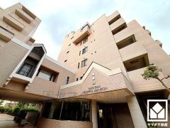 ショッピングセンター「ららぽーと甲子園」まで徒歩5分、ショッピングモール「コロワ甲子園」まで徒歩8分など、大型商業施設が徒歩圏内に複数あり便利な住環境です。