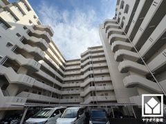 白を基調とした清潔感のある外観。帰るたびに安心感を感じられる佇まい。