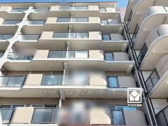 「ファミリーマート尼崎大庄北」まで徒歩2分、「グルメシティ西大島店」まで徒歩7分、「キリン堂尼崎大庄北店」まで徒歩8分など、お買い物施設が徒歩圏内に複数あり便利な住環境です。