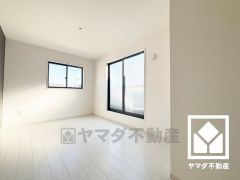 全居室に窓がございます。明るい陽光がたっぷり差し込む心地よい生活空間です。