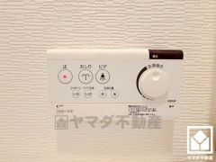 温水洗浄便座付きで、季節を問わずいつでも温かい便座をお使いいただけます。