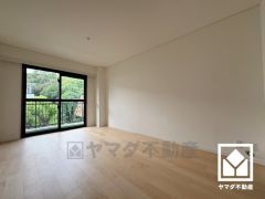 約8帖の洋室です。お子様のお部屋などにも丁度良い広さです。