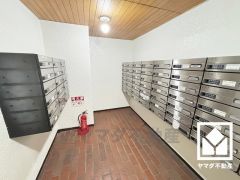 集合ポストが備わっています。鍵付きなので安心です。