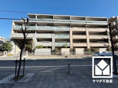 阪神電鉄本線「香櫨園」駅まで徒歩約12分、JR東海道本線「さくら夙川」駅まで徒歩約21分、阪急電鉄甲陽線・神戸線「夙川」駅まで徒歩約24分の立地。