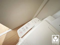 温水洗浄便座付きで、季節を問わずいつでも温かい便座をお使いいただけます。