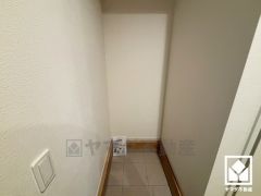 土間収納がございます。ベビーカーやアウトドア用品などもすっきり収まり、いつでも整った空間に。