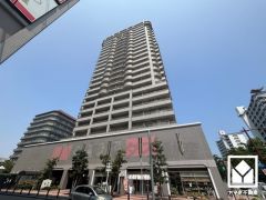 重厚感のあるファサードが、洗練された暮らしを予感させる。品格あるデザインが魅力のマンション。