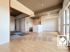 おしゃれなインテリアが映えるリビングで、リラックスしたひとときを過ごせます。