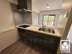 カウンターキッチンなので配膳や片付けがしやすいです。