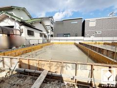 キッチンには床下収納もございます。災害時の非常食や食料品のストックなども保存できます。