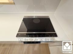 安全性と使いやすさを兼ね備えたIHクッキングヒーターで快適なキッチンライフ。お手入れもラクラクです。