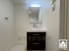 収納付き洗面台の為スッキリお使い頂けます。