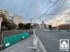 「関西スーパー大社店」まで徒歩11分、「ロイヤルホームセンター西宮店」まで徒歩13分など、お買い物施設が徒歩圏内に複数あり便利な住環境です。お問合せお待ちしております。