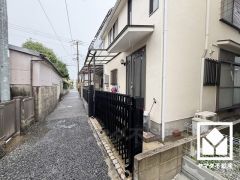 トイレが1階と2階にあるので、朝の忙しい時間にも混雑せず快適です。温水洗浄便座付きで、季節を問わずいつでも温かい便座をお使いいただけます。