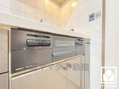 調理に手間がかかりがちな肉や魚を、短時間でサッと焼き上げることができるグリル付き。