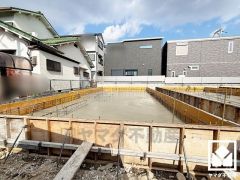 キッチンには窓がございますので、昼間は手元が明るく、お料理がはかどります。