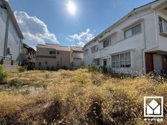 「ファミリーマート尼崎塚口町」まで徒歩3分、「関西スーパー稲野店」まで徒歩8分など、お買い物施設が徒歩圏内に複数あり便利な住環境です。