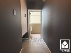 広々とした開放感と清潔感あふれる空間が、訪れる人々を温かく迎えます。