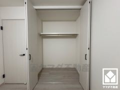 穏やかな暮らしを支える、豊かな収納。クローゼットは奥行きがあるので、収納力も申し分ありません。