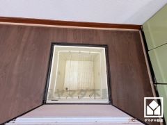 キッチンには床下収納がございます。災害時の非常食や食料品のストックなどを保存できます。