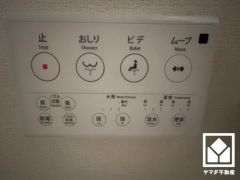 温水洗浄便座付きで、季節を問わずいつでも温かい便座をお使いいただけます。