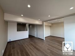 広々16帖のLDKが魅力。家族全員がリラックスできる、ゆったりとした快適リビングで温かい団らんの時間を。