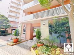 安心と快適を兼ね備えたエントランス。オートロック＆宅配ボックス完備で、暮らしの利便性を高めます。