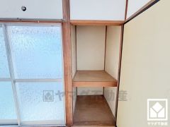 押入にはお客様用の座布団や寝具も収納可能です。