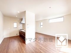 自然光を取り込む、開放感あふれる暮らし。隅々まで光が降り注ぎ、明るく心地の良い空間。