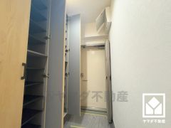 玄関にはシューズボックスを完備。家族の靴もしっかり収納できるので、玄関がいつも片付き、気持ちよくお客様を迎えられます。