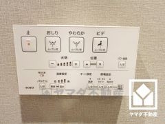 温水洗浄便座付きで、季節を問わずいつでも温かい便座をお使いいただけます。