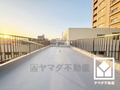 広々とした屋上ルーフバルコニーがあり、陽射しを感じながら贅沢な時間を過ごすことができます。