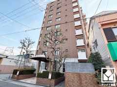 西側へ徒歩9分ほどの距離に緑豊かな「蓬川」が流れています。川沿い両岸約1kmに渡って遊歩道や緑地が整備されており、美しい自然を感じながらお散歩やウォーキングなども楽しめる住環境です。