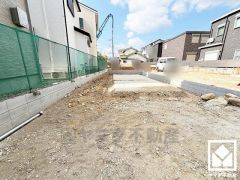 シャンプードレッサー付き。シャワー付き水栓なので、忙しい朝でも身支度がしやすく時短になります。