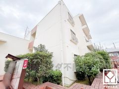 自然と調和するデザインが魅力。四季折々の風景に溶け込む、心地よい住まい。