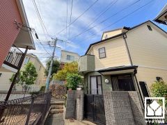 家族との時間も、自分だけの時間も心地よく過ごせる。シンプルで飽きのこない設計が、暮らしに余白をもたらします。この住宅は、日々の暮らしをそっと支えてくれます。