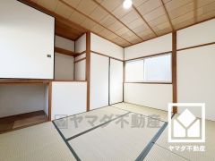 押入にはお客様用の座布団や寝具も収納可能です。