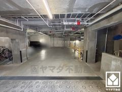 「関西スーパー大社店」まで徒歩5分、「ロイヤルホームセンター西宮店」まで徒歩7分、「ヤマザキショップ奥畑店」まで徒歩8分など、お買い物施設が徒歩圏内に複数あり便利な住環境です。