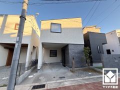 リビングにはワイドなカウンターがございます。ダイニングテーブルとしては勿論、作業スペースやお子様の勉強机などとしてもご利用いただけます。