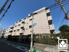 現況は4LDKです。専有面積148.05平米、バルコニー面積11.37平米、4階建て最上階の南東角部屋。