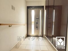 大きなシューズボックスがある玄関。ご家族が増えても余裕です。