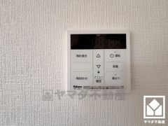 ボタン1つで自動でお湯張りができるオートバス機能付き。