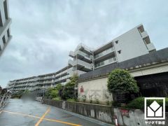 自然と調和するデザインが魅力。四季折々の風景に溶け込む、心地よい住まい。