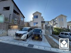 「万代西宮山口店」まで徒歩7分、「ライフォート西宮山口店」まで徒歩9分など、お買い物施設が徒歩圏内に複数あり便利な住環境です。