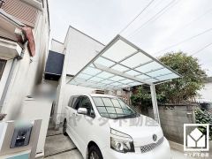 広々15帖のLDKが魅力。家族全員がリラックスできる、ゆったりとした快適リビングで温かい団らんの時間を。